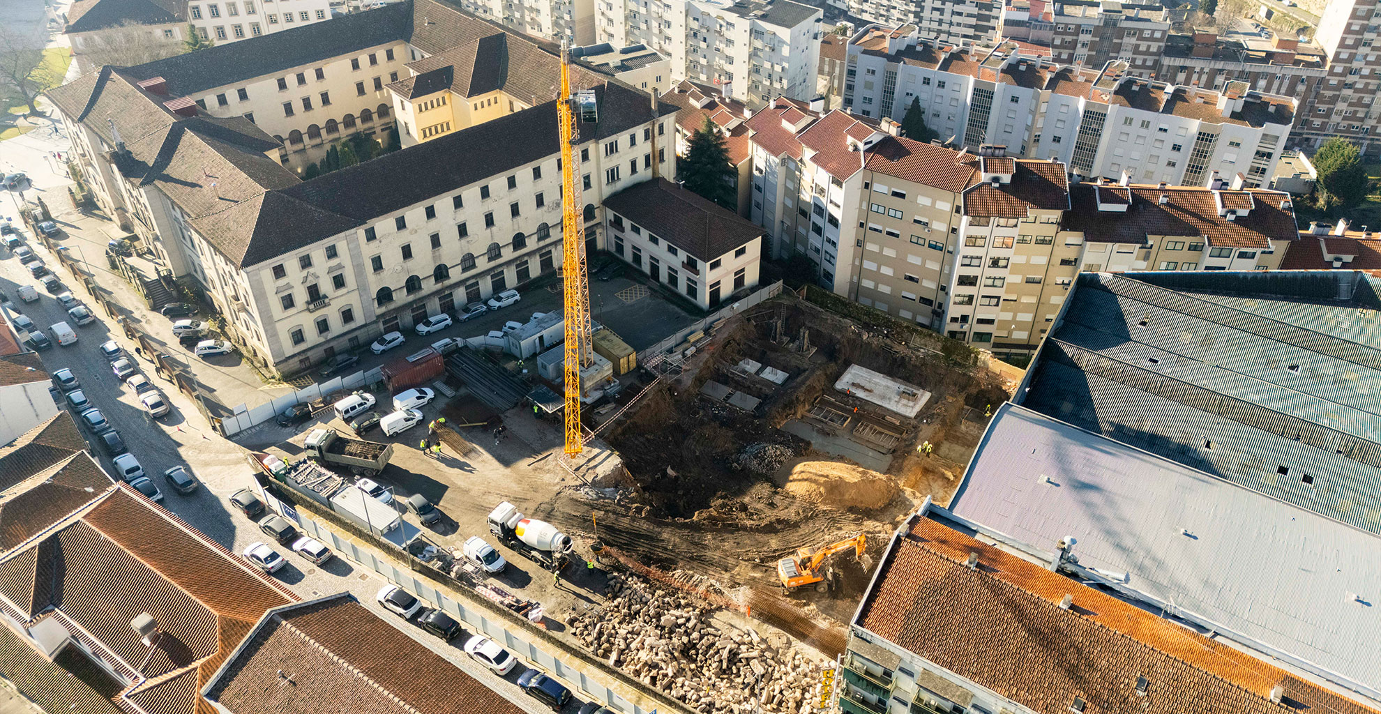 EXECUTIVO MUNICIPAL VISITA OBRA DO NOVO PARQUE DE ESTACIONAMENTO JUNTO AO SEMINÁRIO